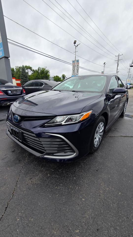 Toyota Camry Hybrid LE 2021