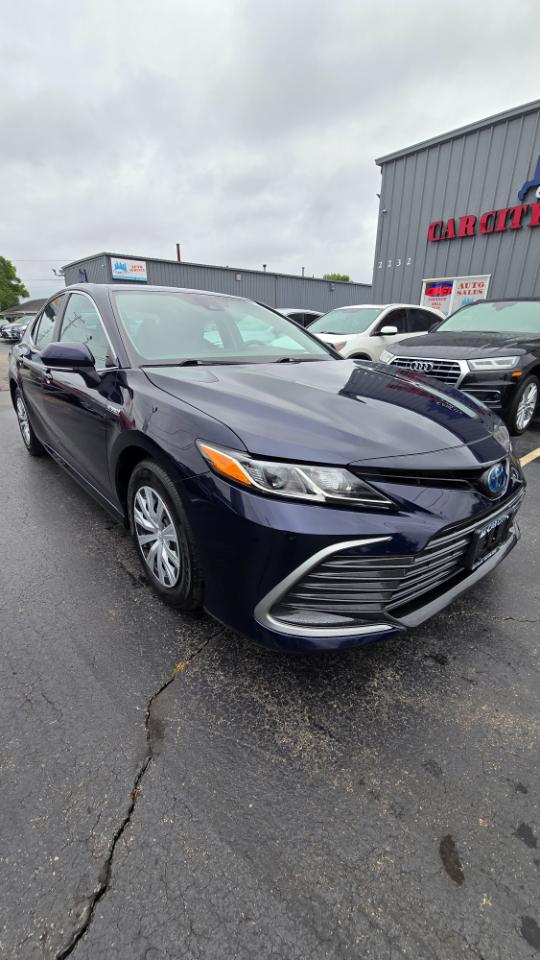 Toyota Camry Hybrid LE 2021