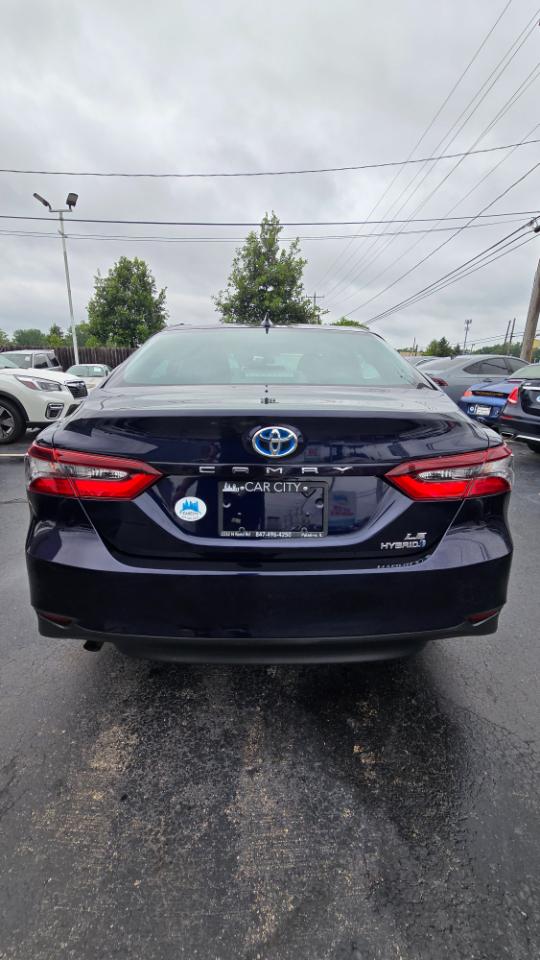 Toyota Camry Hybrid LE 2021