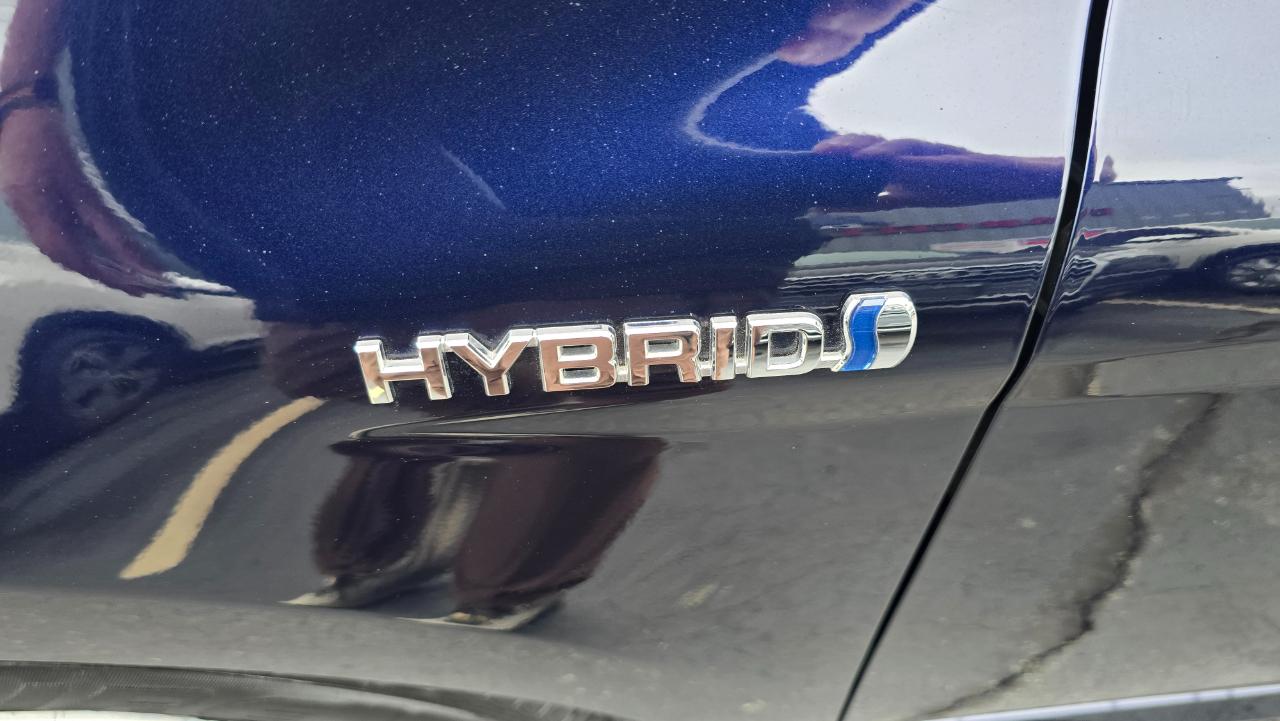 Toyota Camry Hybrid LE 2021