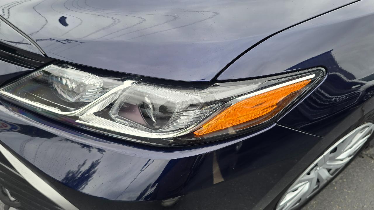 Toyota Camry Hybrid LE 2021