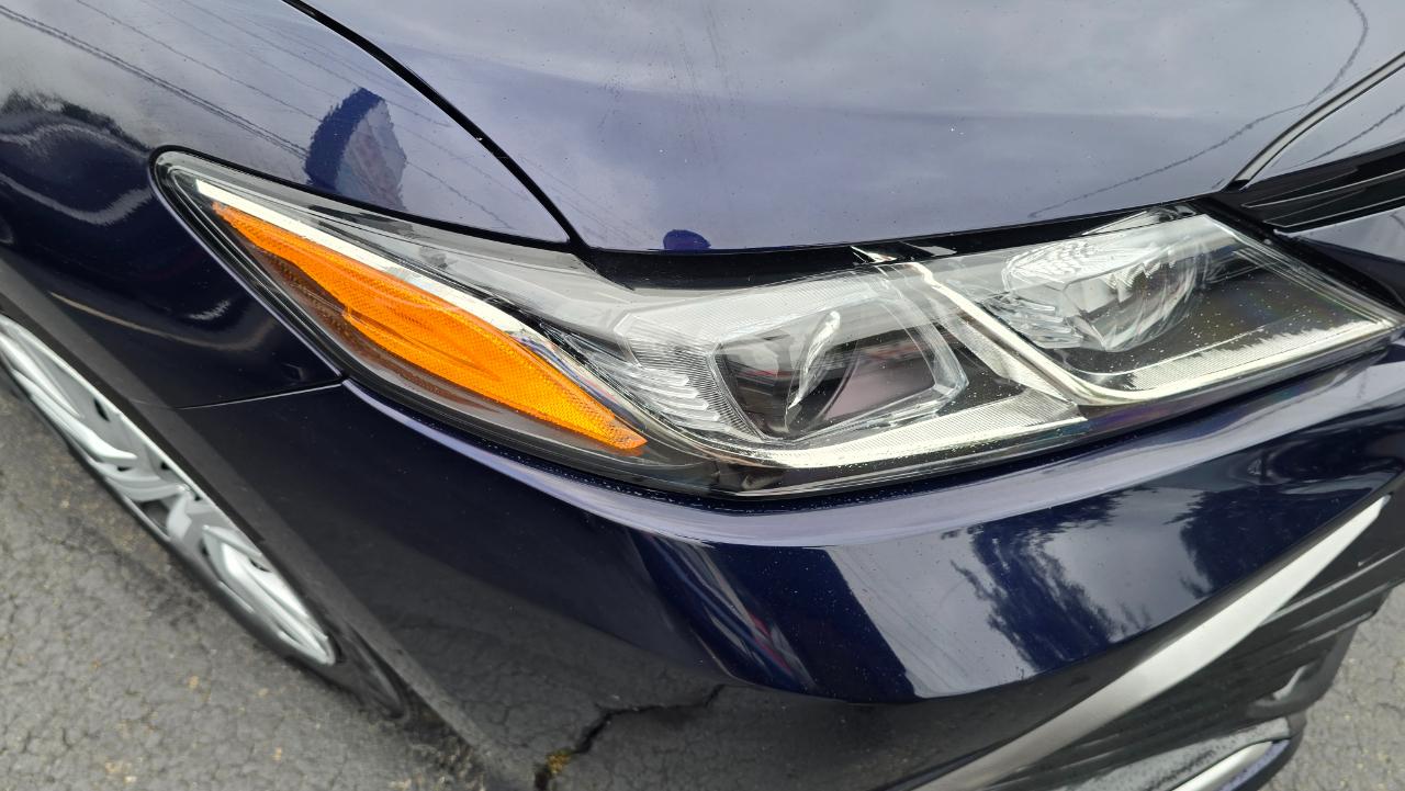 Toyota Camry Hybrid LE 2021