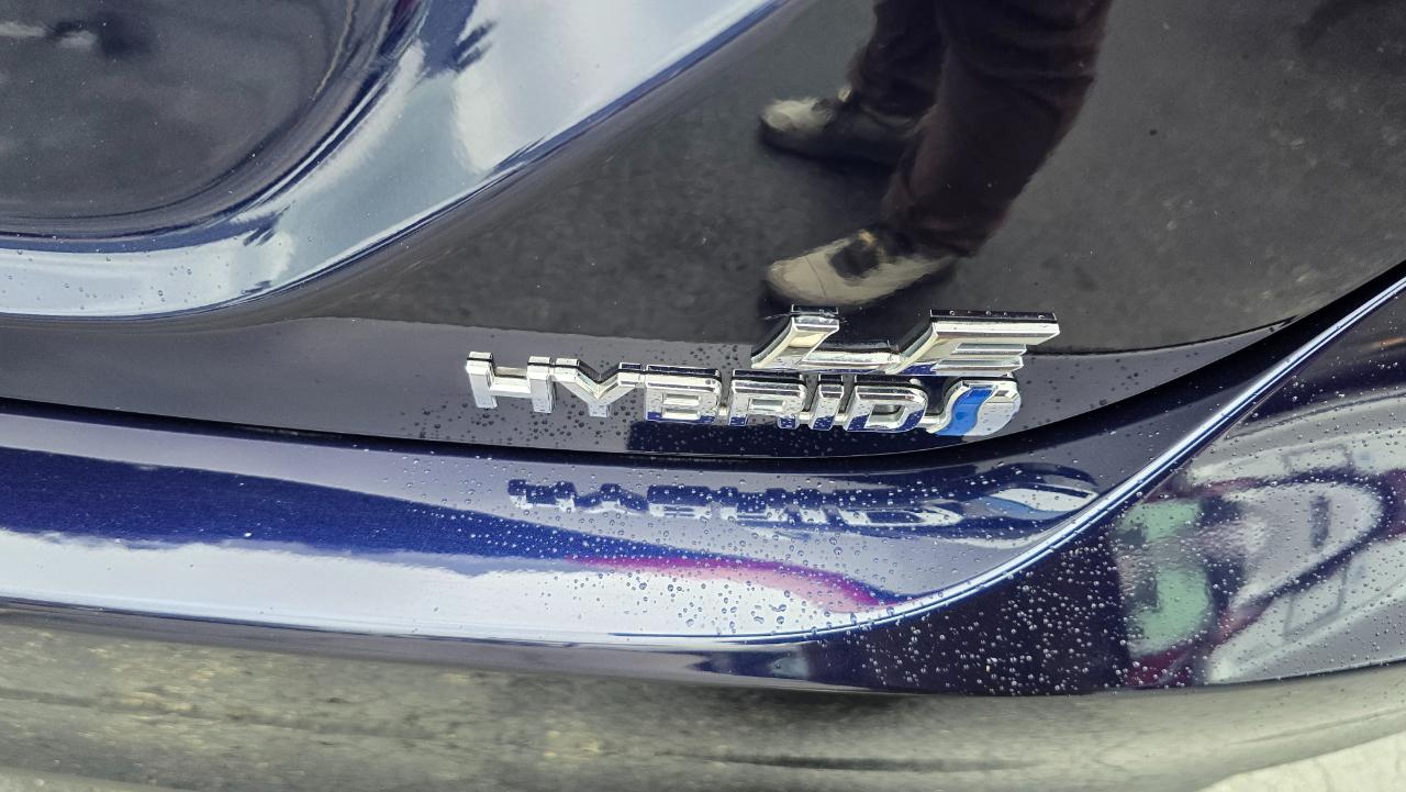 Toyota Camry Hybrid LE 2021