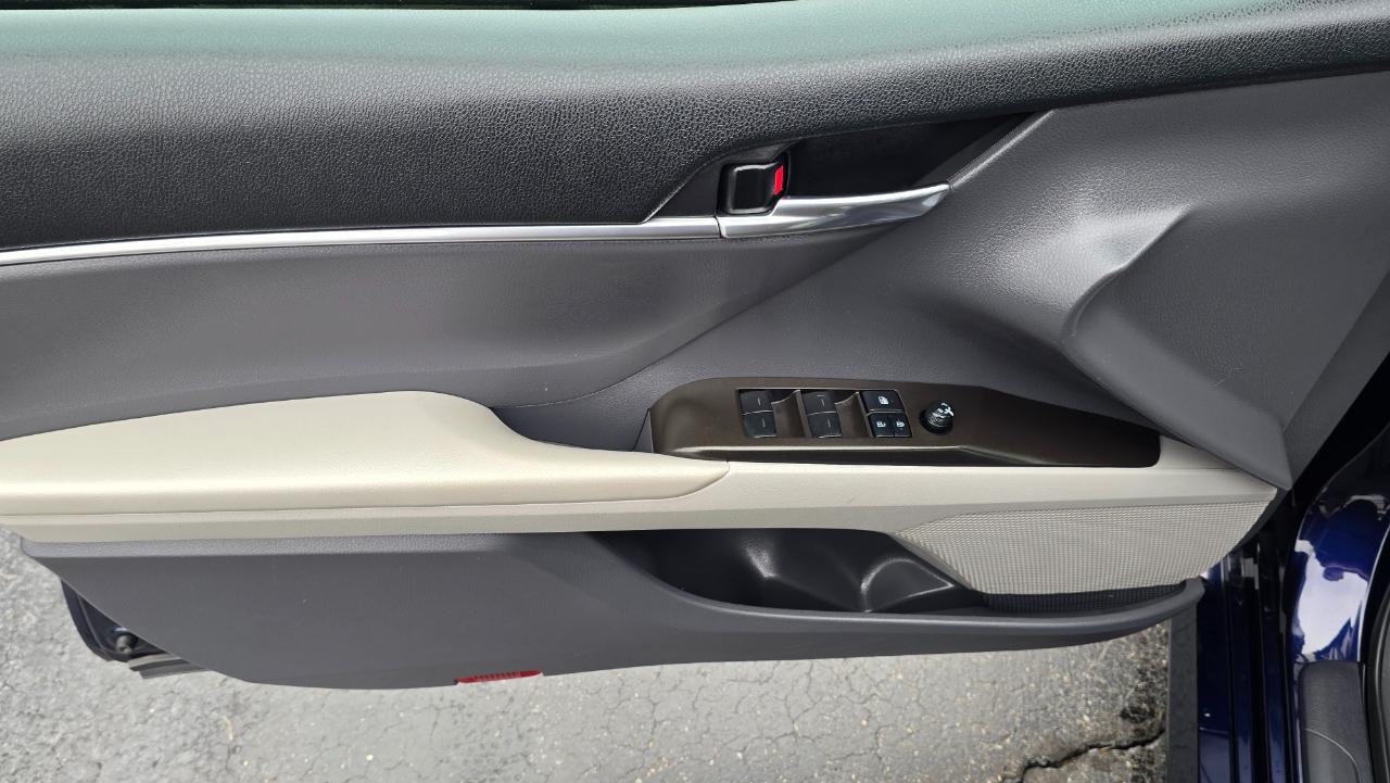 Toyota Camry Hybrid LE 2021