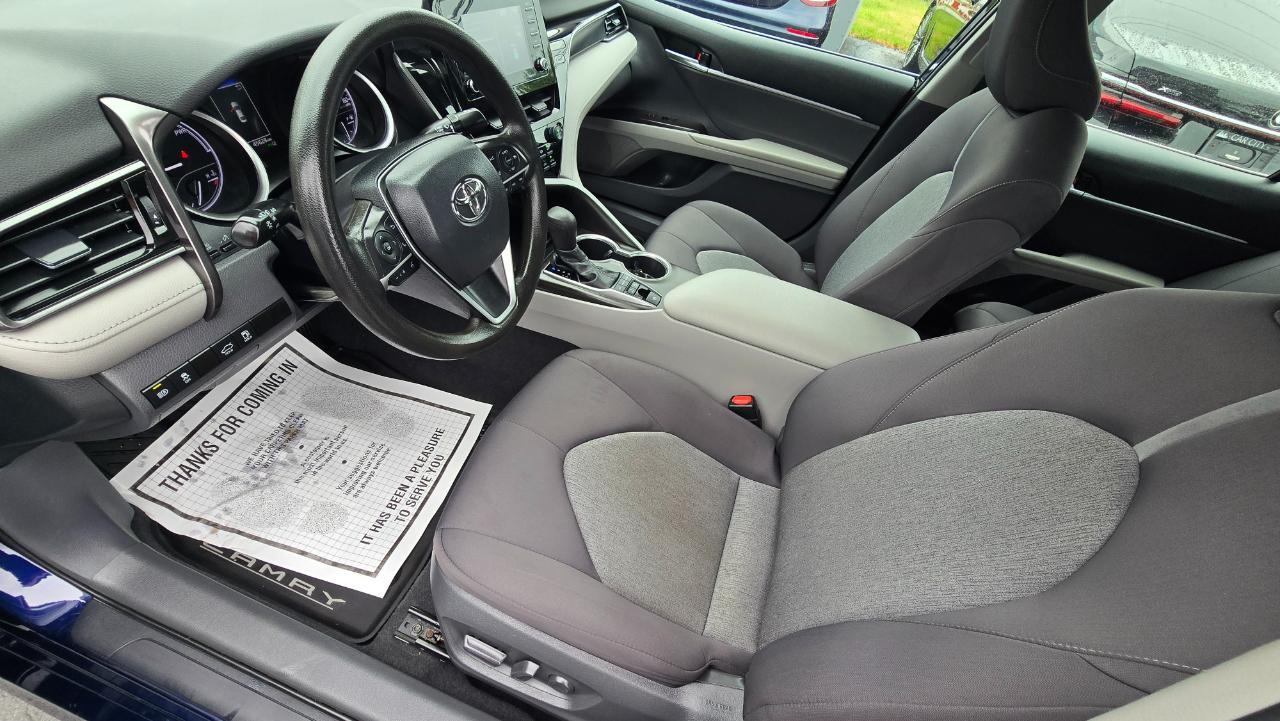 Toyota Camry Hybrid LE 2021