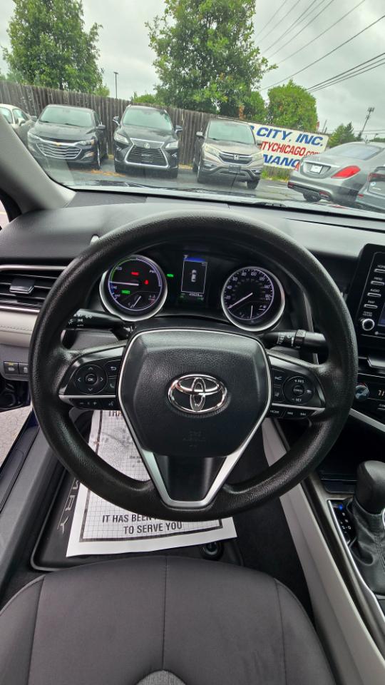 Toyota Camry Hybrid LE 2021