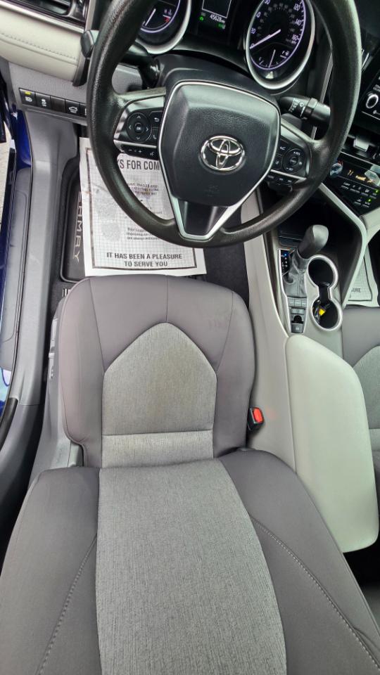 Toyota Camry Hybrid LE 2021