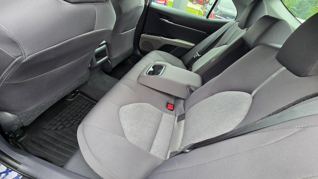 Toyota Camry Hybrid LE 2021