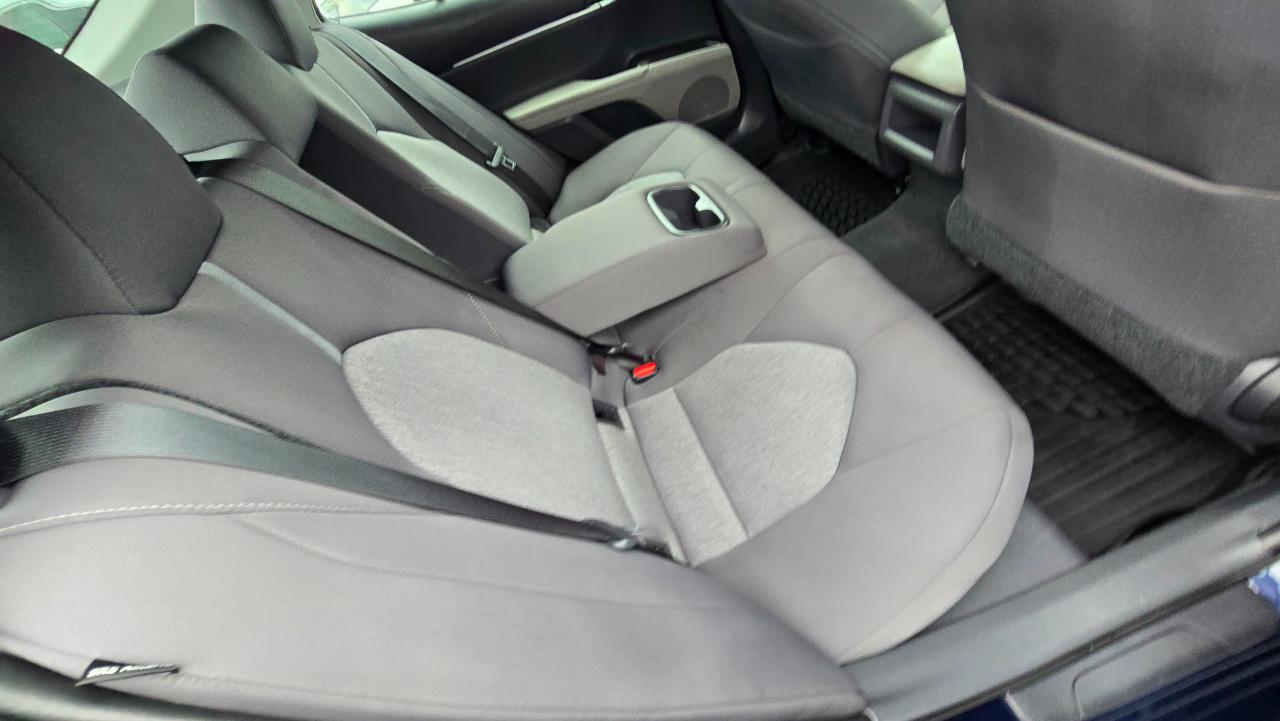Toyota Camry Hybrid LE 2021