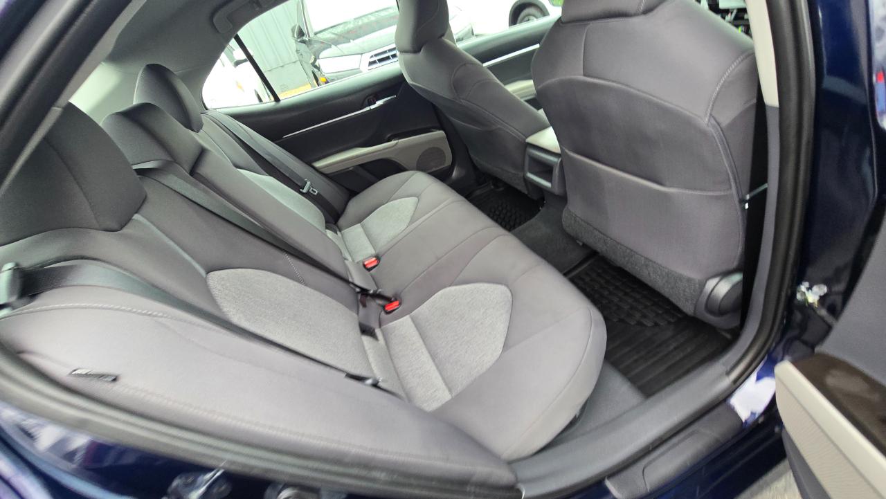 Toyota Camry Hybrid LE 2021