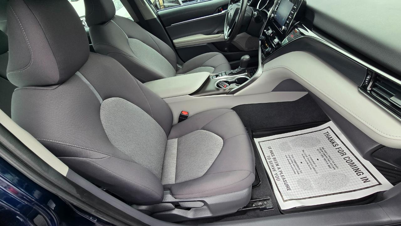 Toyota Camry Hybrid LE 2021