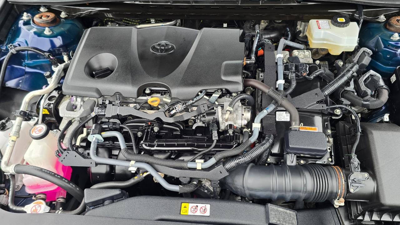 Toyota Camry Hybrid LE 2021