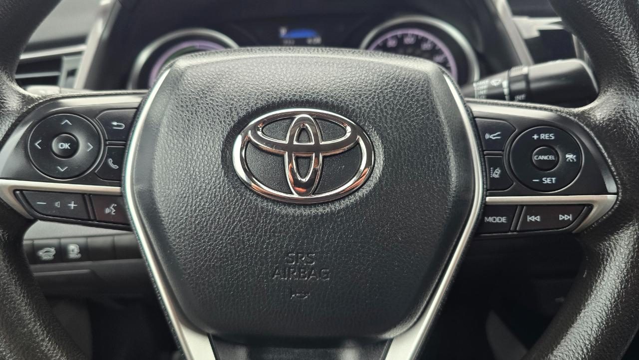 Toyota Camry Hybrid LE 2021