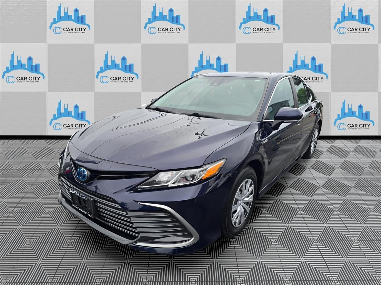 Toyota Camry Hybrid LE 2021