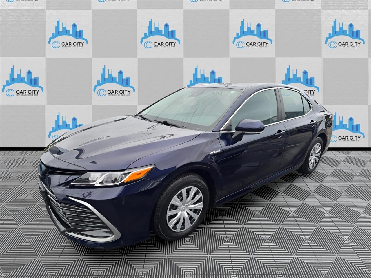 Toyota Camry Hybrid LE 2021