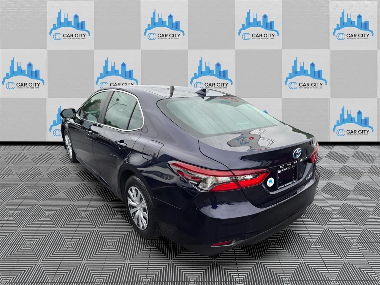 Toyota Camry Hybrid LE 2021