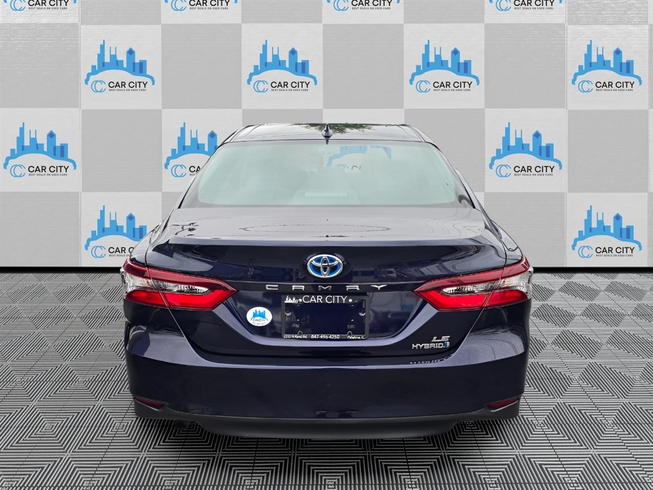 Toyota Camry Hybrid LE 2021