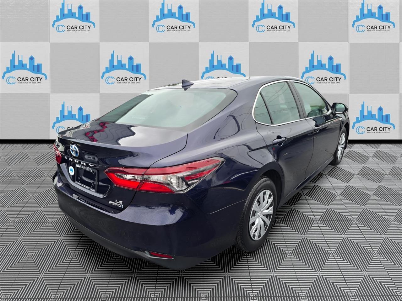 Toyota Camry Hybrid LE 2021