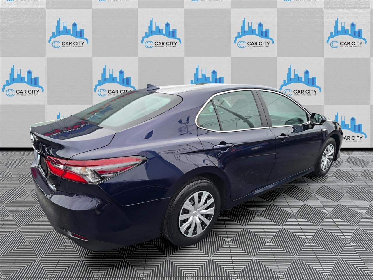 Toyota Camry Hybrid LE 2021