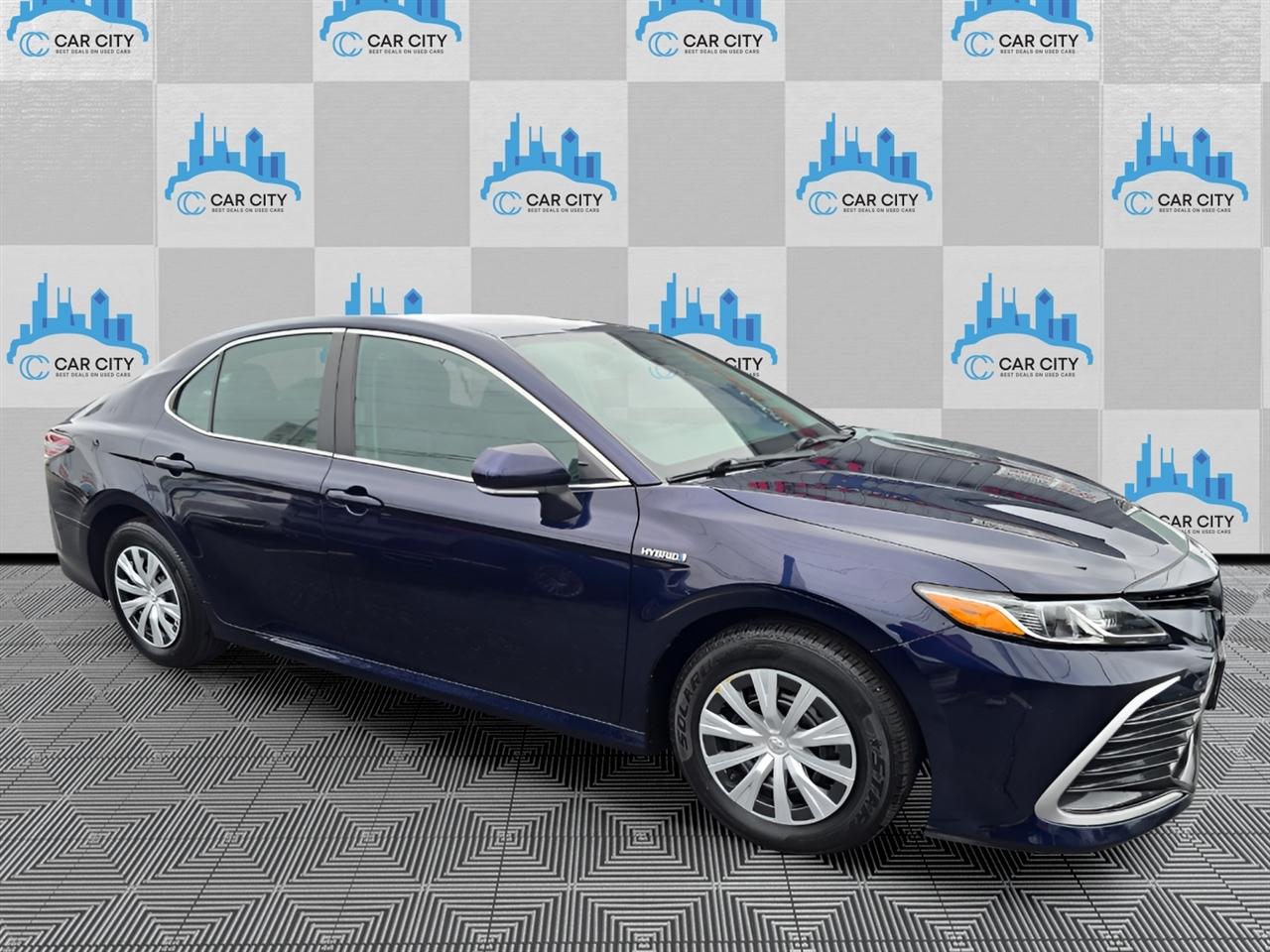 Toyota Camry Hybrid LE 2021