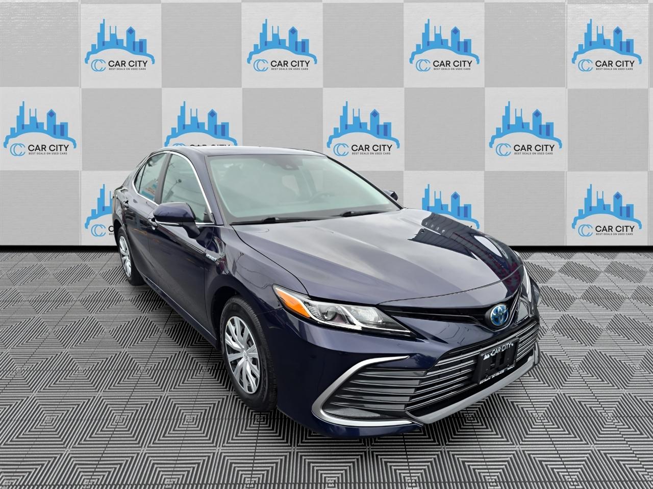 Toyota Camry Hybrid LE 2021