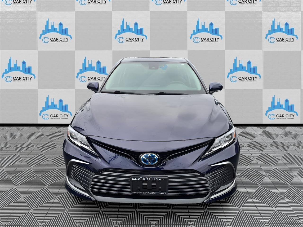 Toyota Camry Hybrid LE 2021