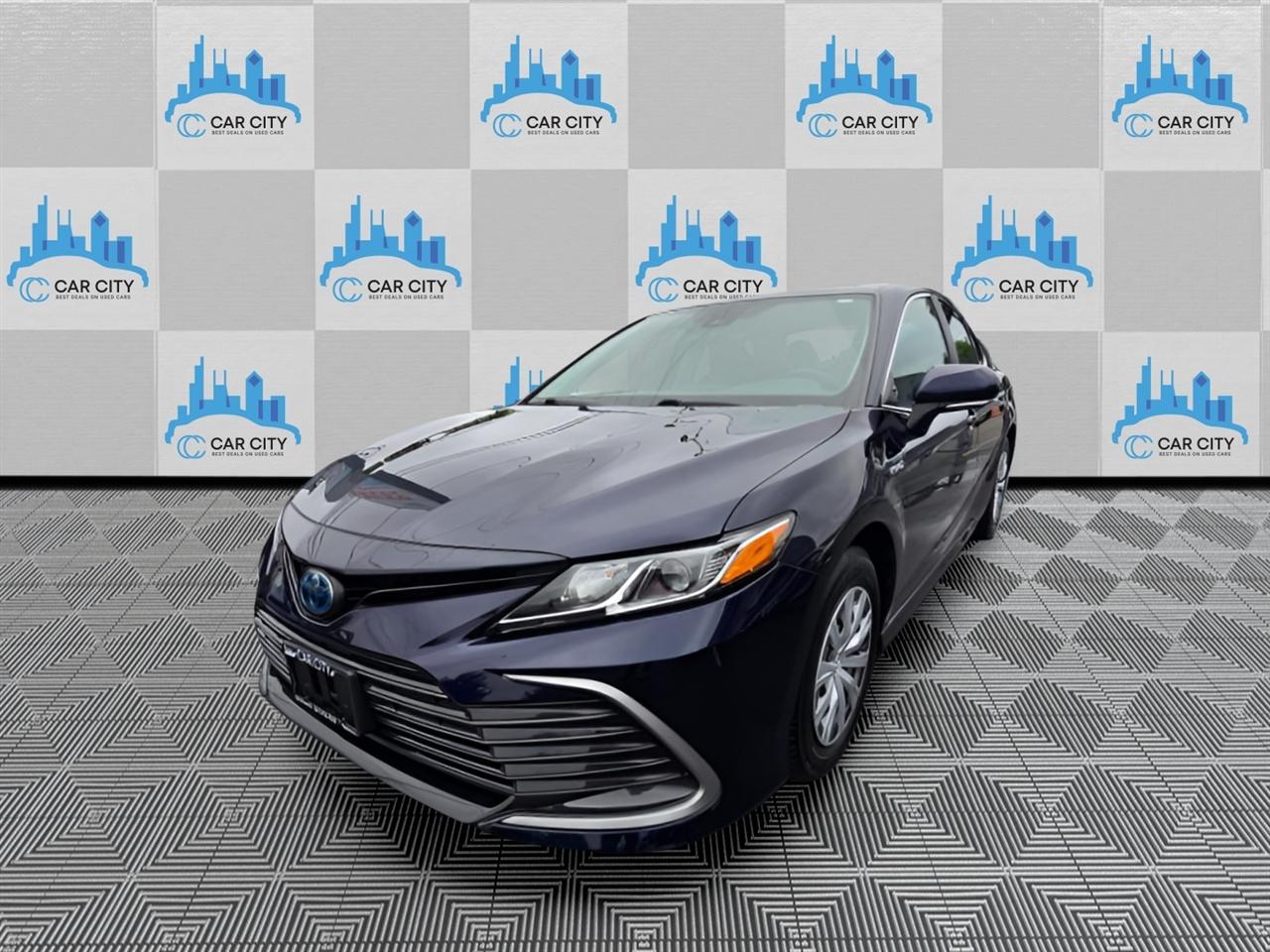 Toyota Camry Hybrid LE 2021