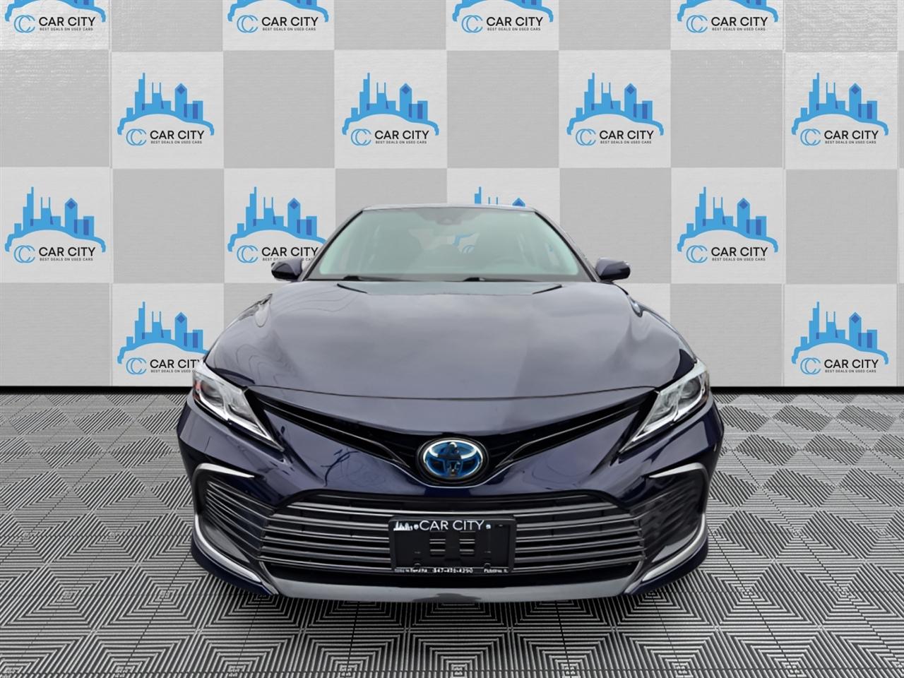 Toyota Camry Hybrid LE 2021