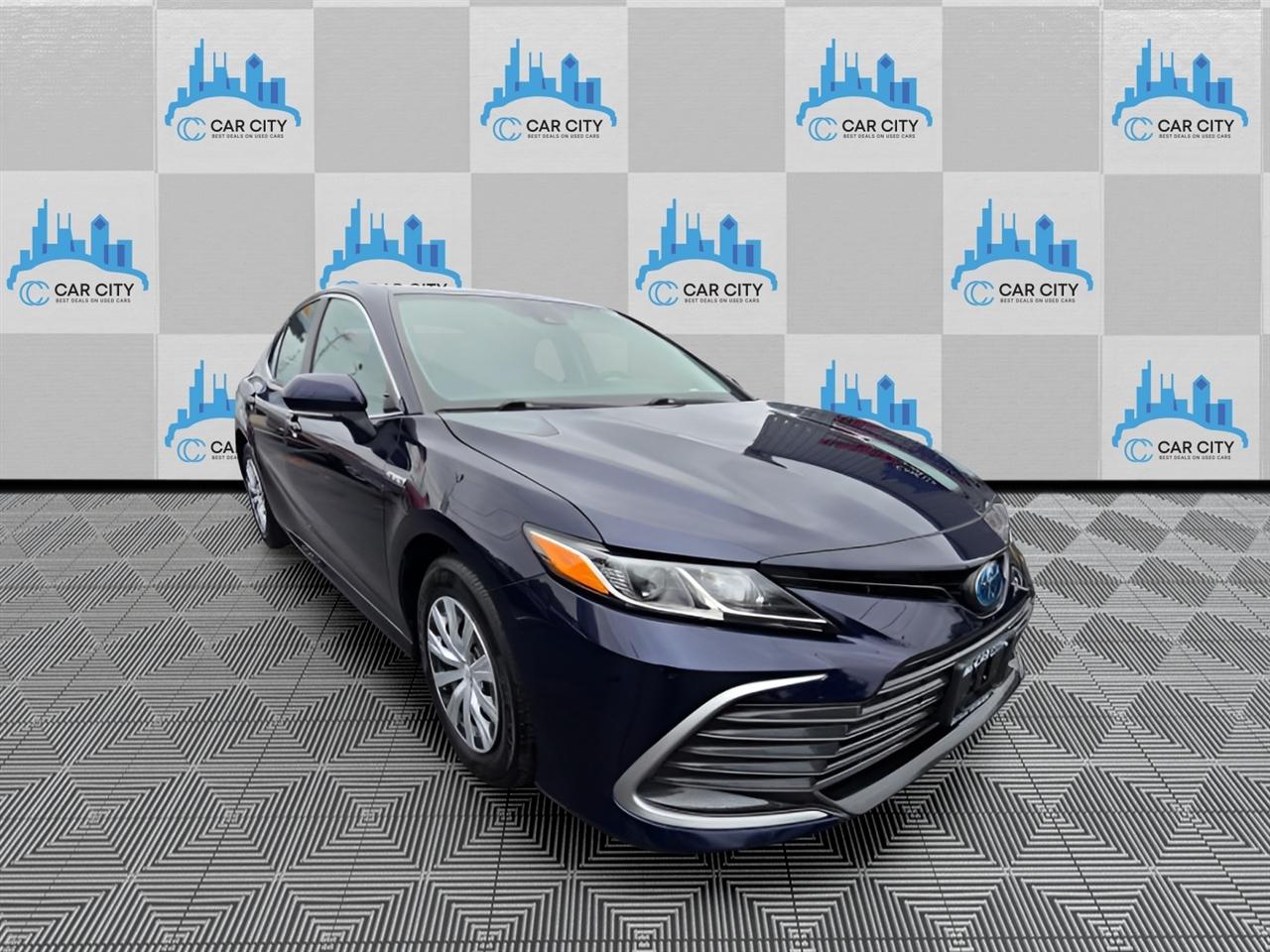 Toyota Camry Hybrid LE 2021