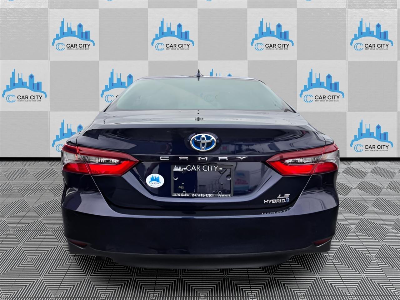 Toyota Camry Hybrid LE 2021
