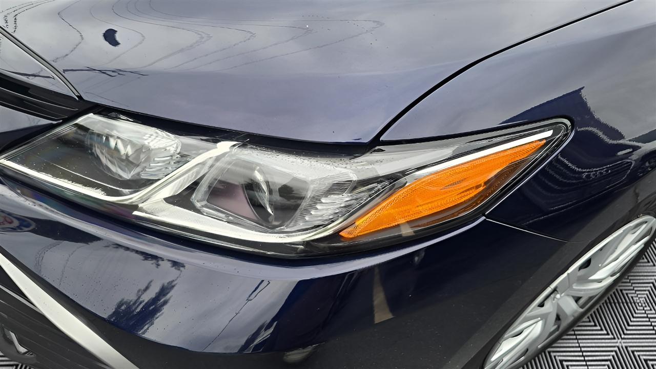 Toyota Camry Hybrid LE 2021