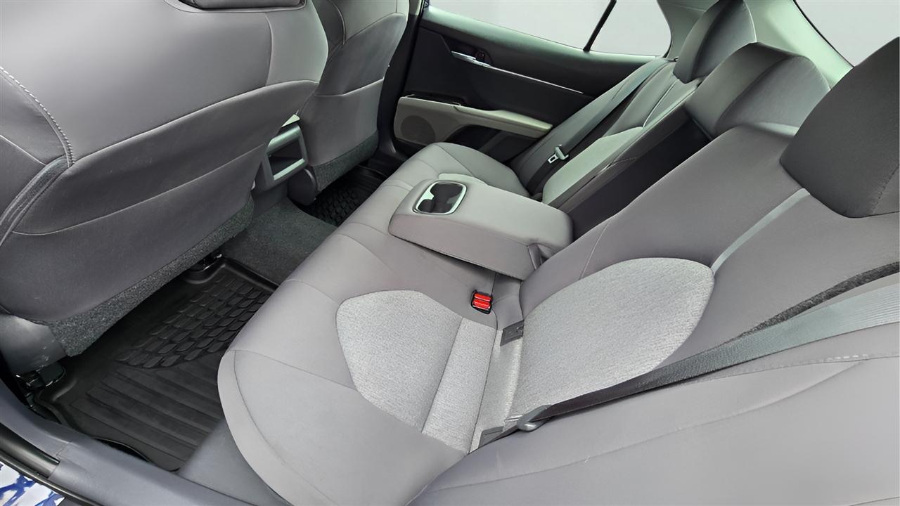 Toyota Camry Hybrid LE 2021