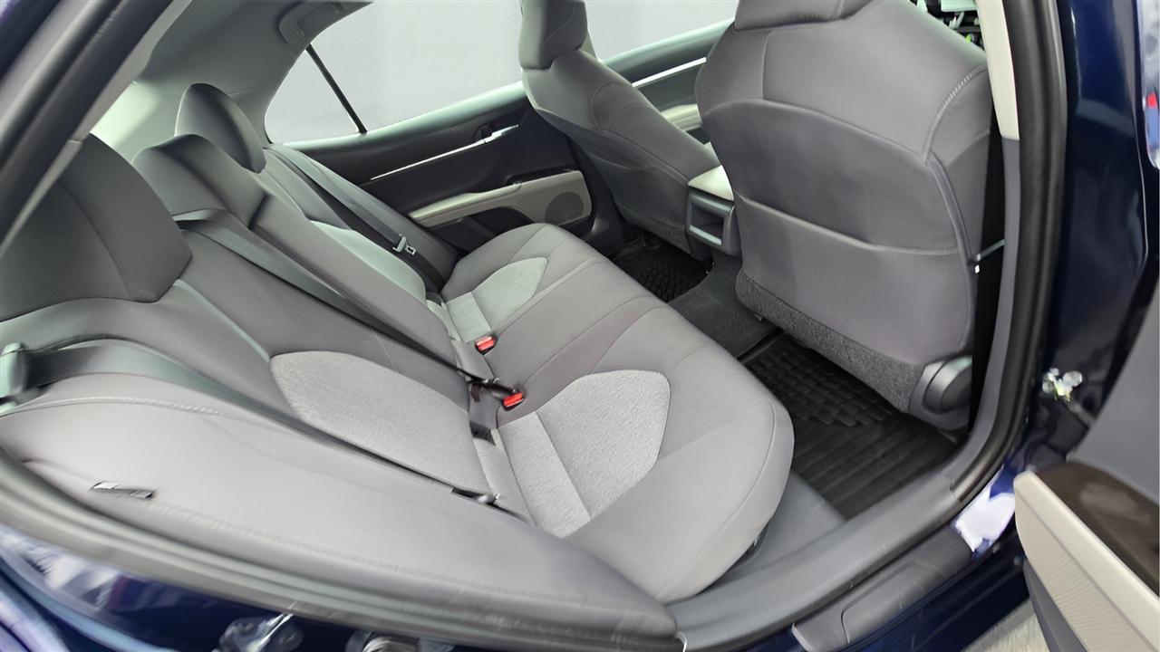 Toyota Camry Hybrid LE 2021