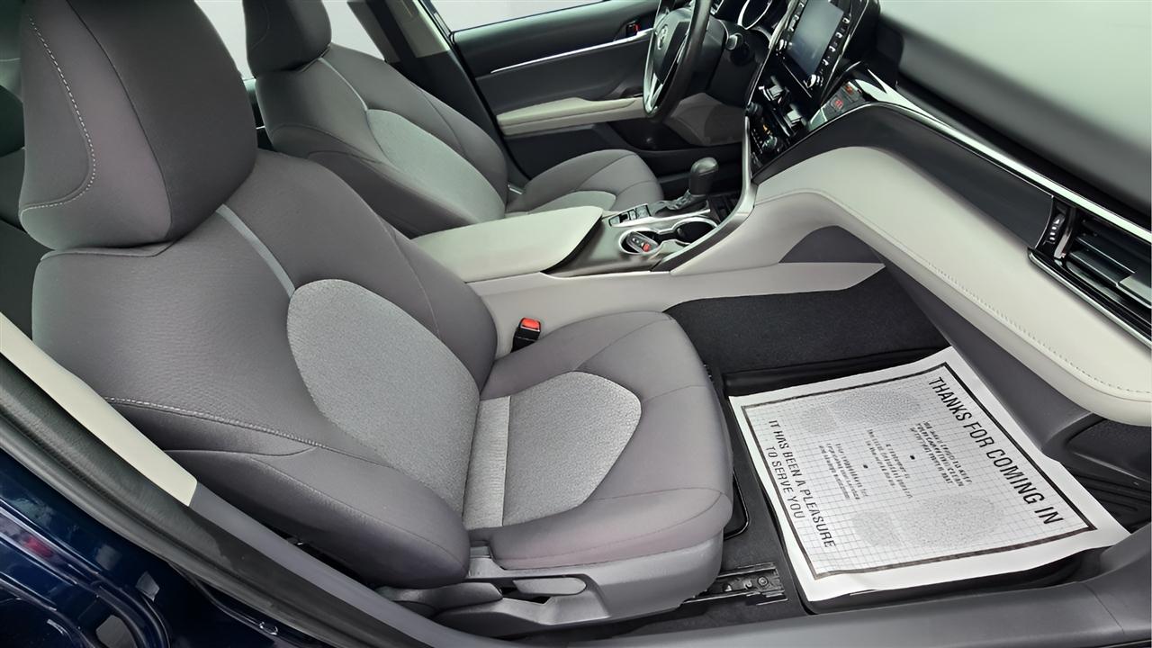 Toyota Camry Hybrid LE 2021