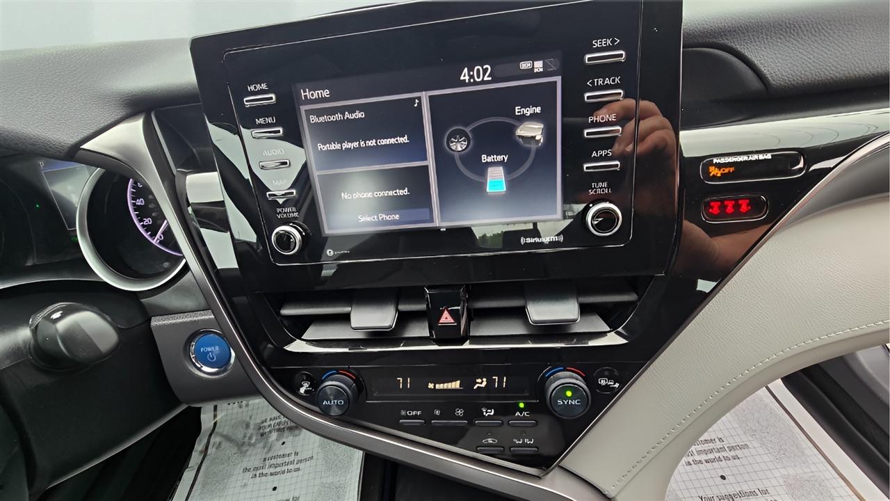 Toyota Camry Hybrid LE 2021