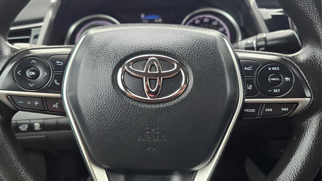 Toyota Camry Hybrid LE 2021