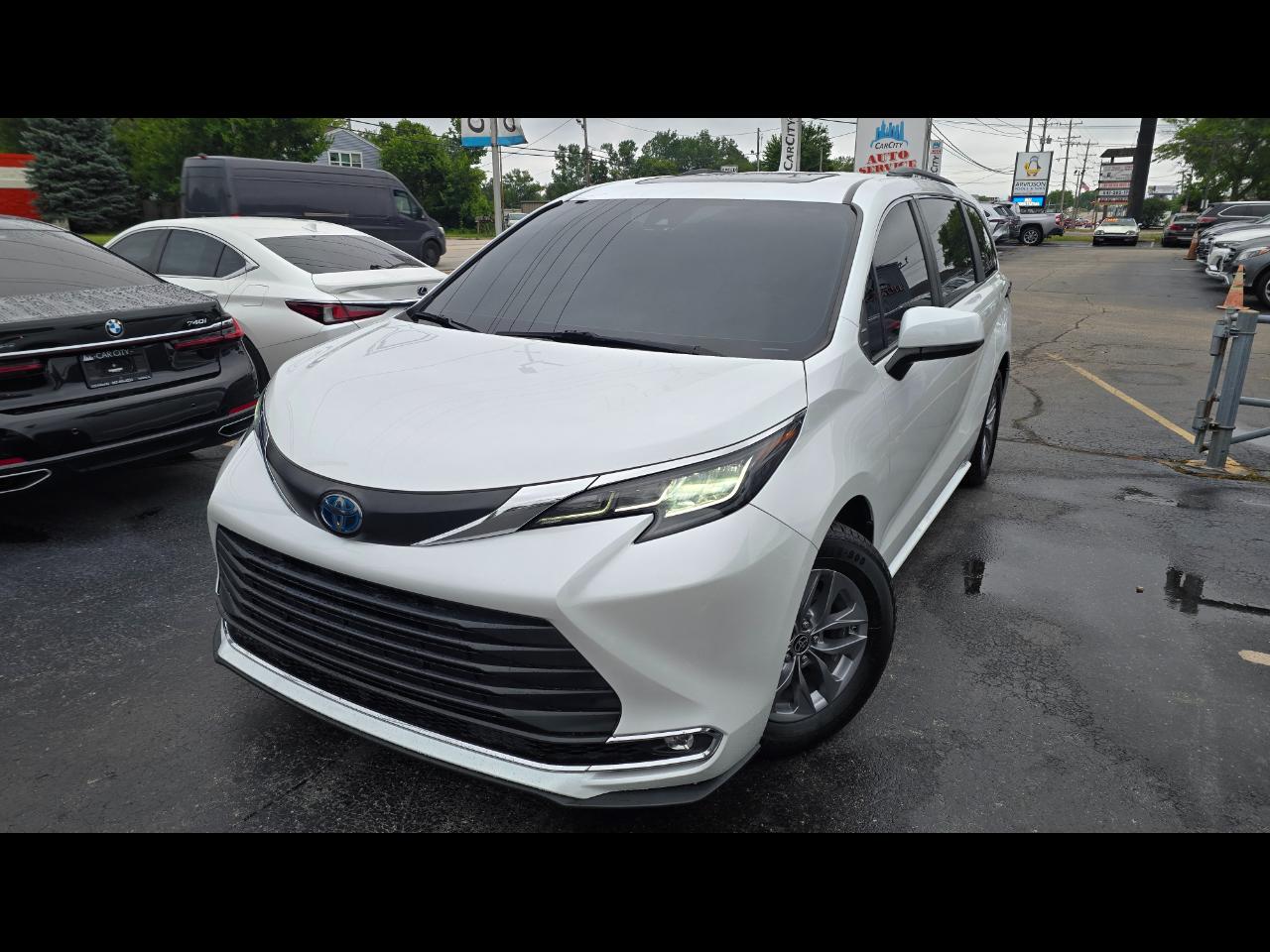 Toyota Sienna XLE 7-Passenger 2022