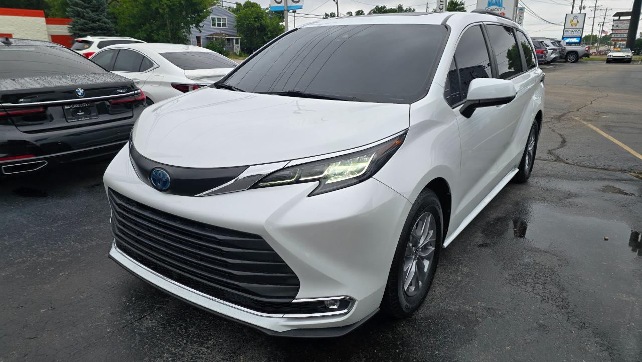 Toyota Sienna XLE 7-Passenger 2022