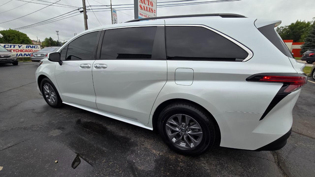 Toyota Sienna XLE 7-Passenger 2022