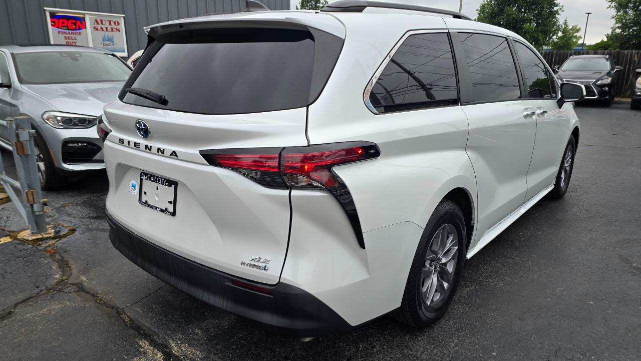 Toyota Sienna XLE 7-Passenger 2022