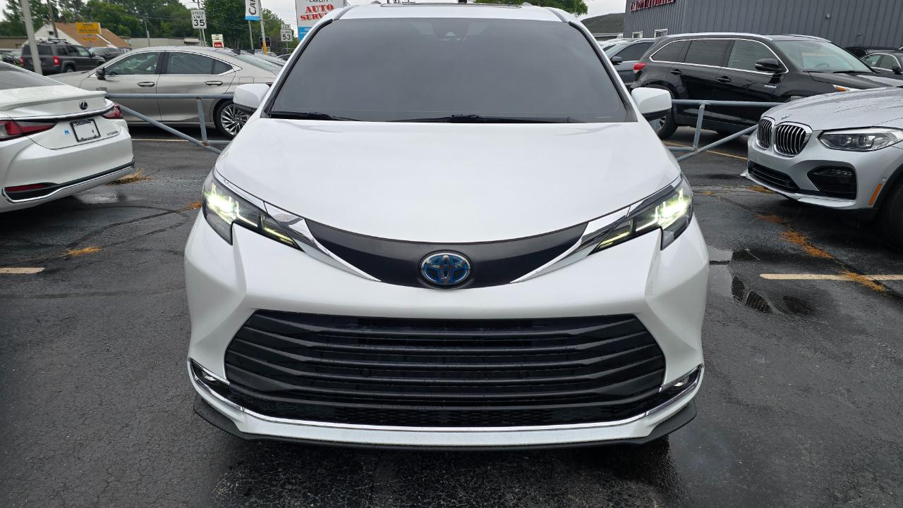 Toyota Sienna XLE 7-Passenger 2022
