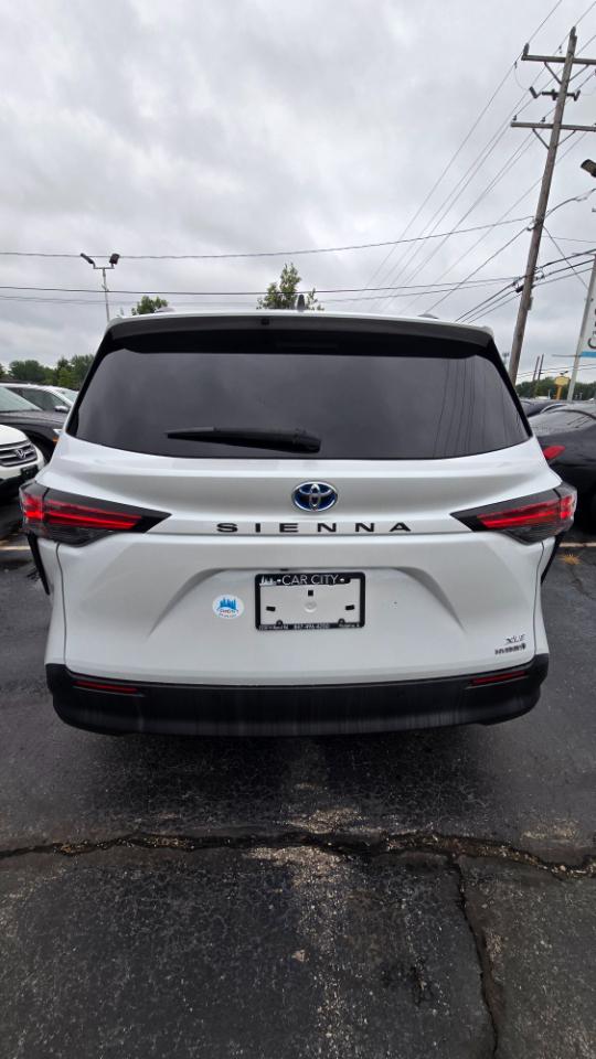 Toyota Sienna XLE 7-Passenger 2022