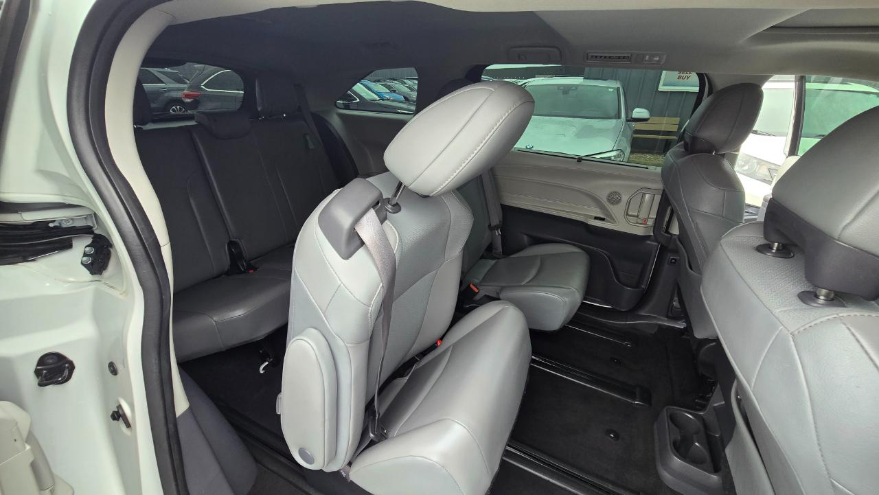 Toyota Sienna XLE 7-Passenger 2022
