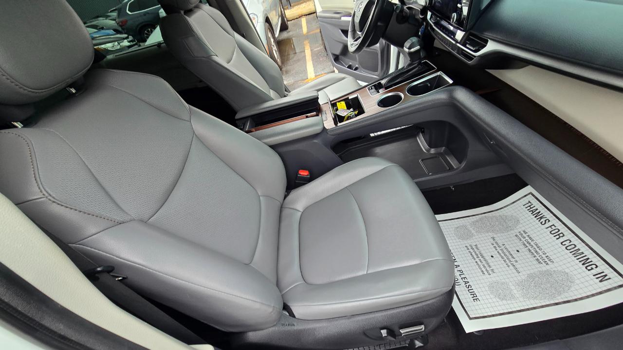 Toyota Sienna XLE 7-Passenger 2022