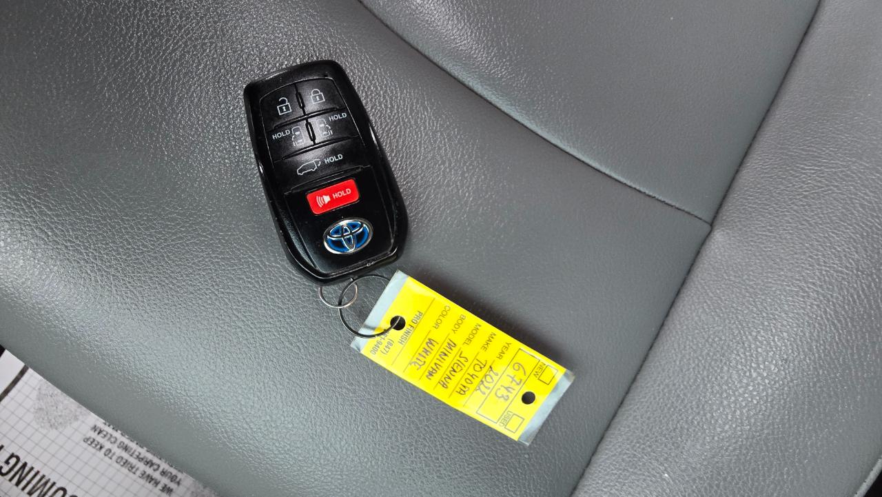 Toyota Sienna XLE 7-Passenger 2022