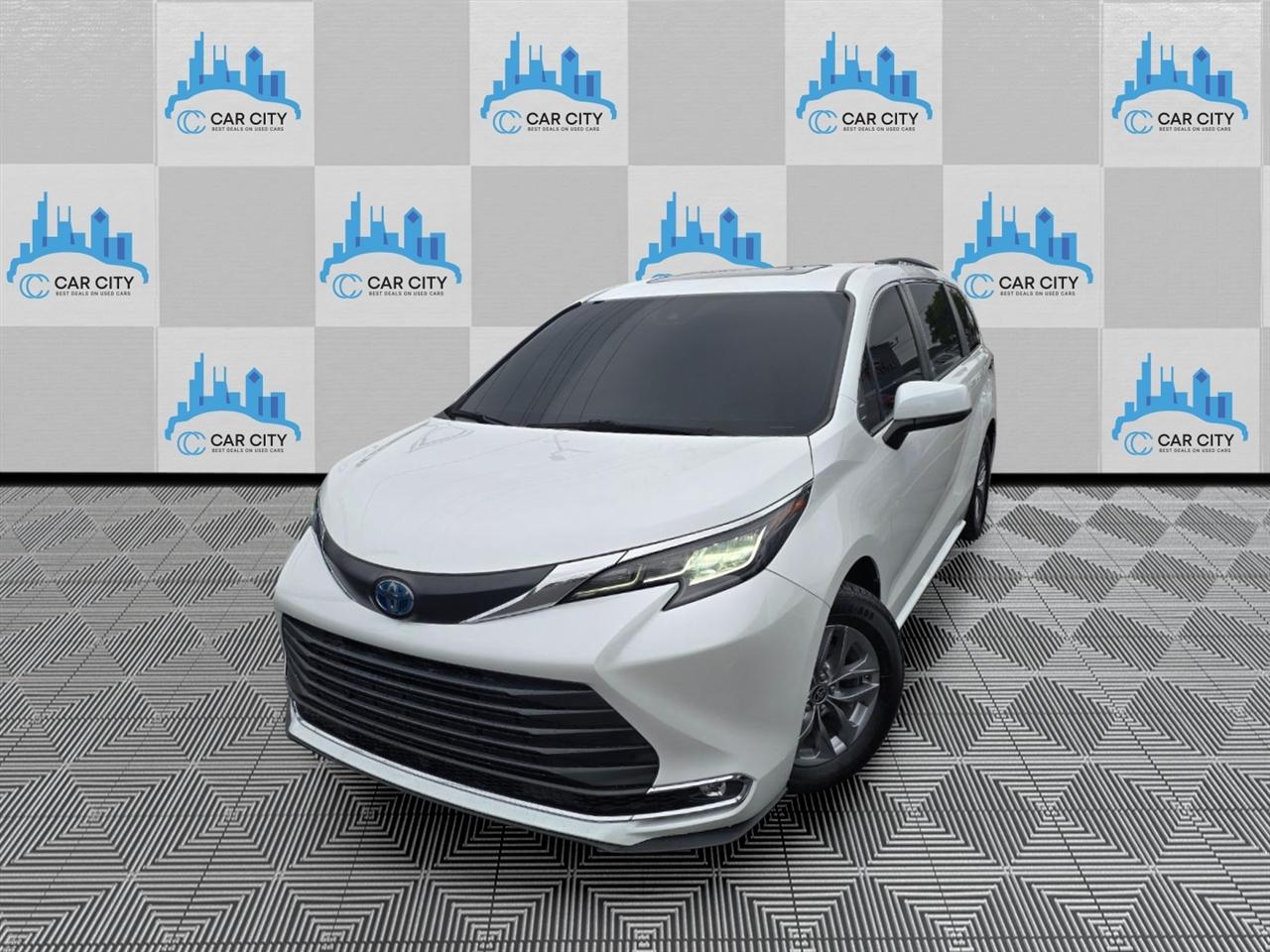 Toyota Sienna XLE 7-Passenger 2022