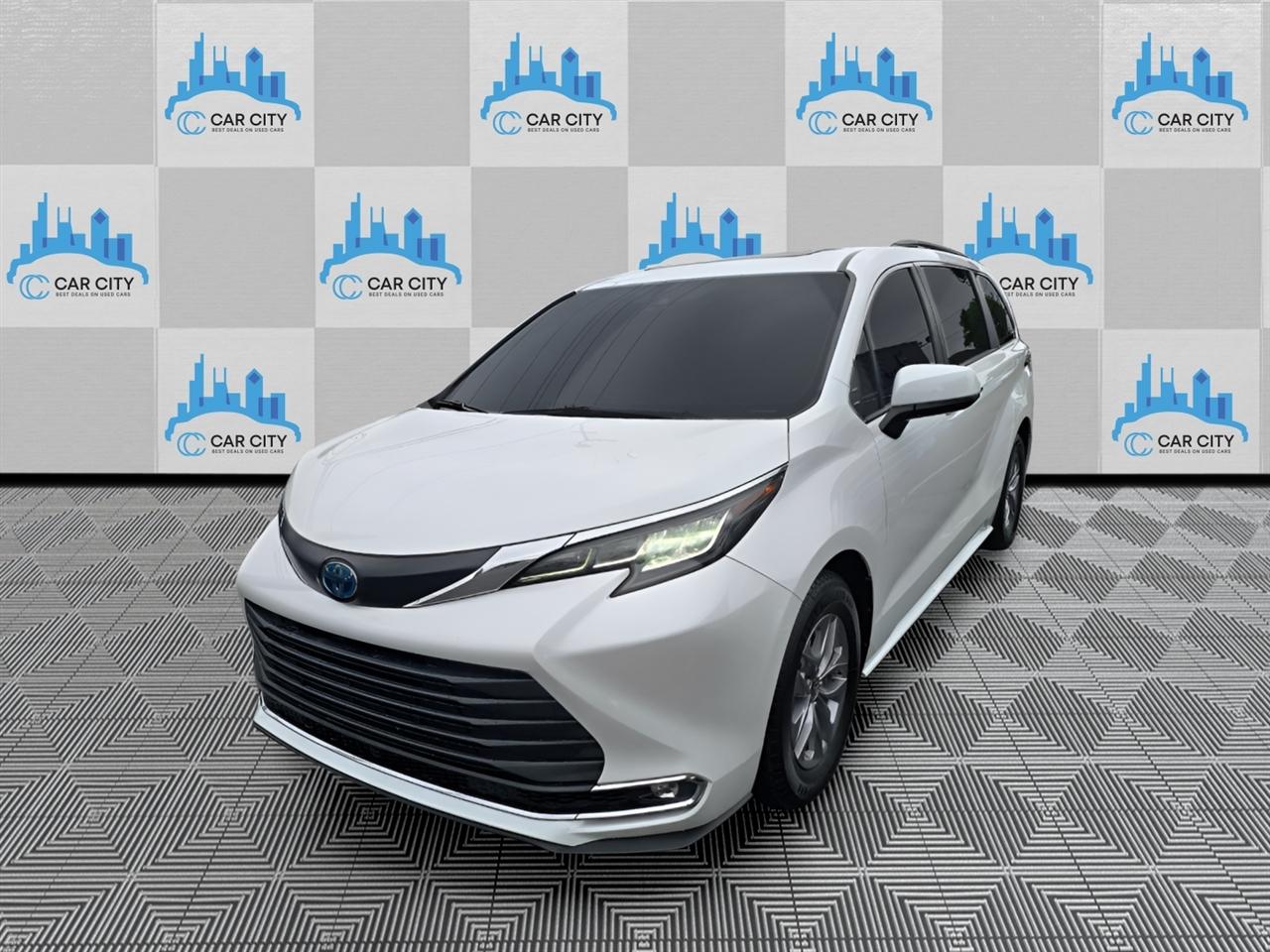 Toyota Sienna XLE 7-Passenger 2022