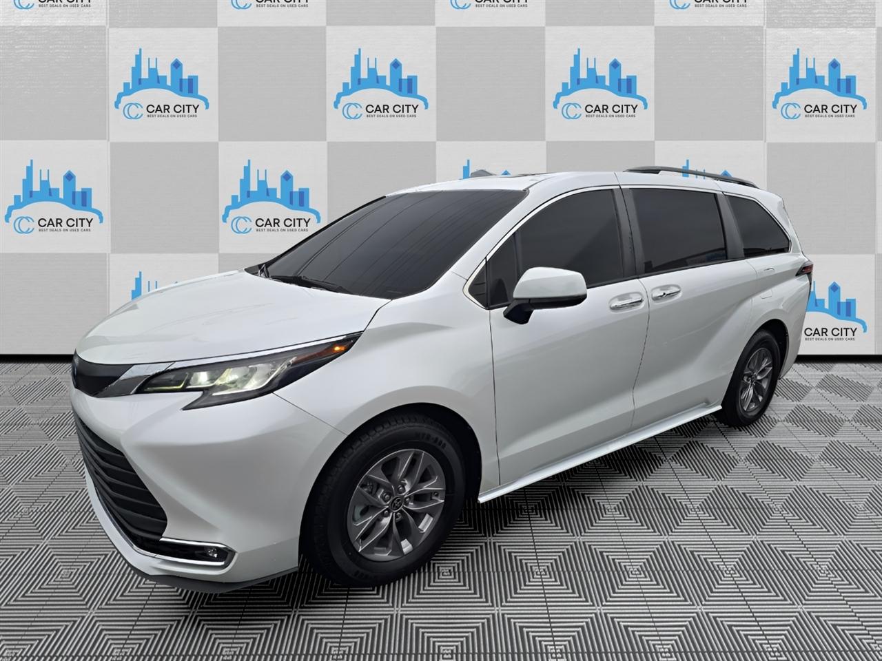 Toyota Sienna XLE 7-Passenger 2022