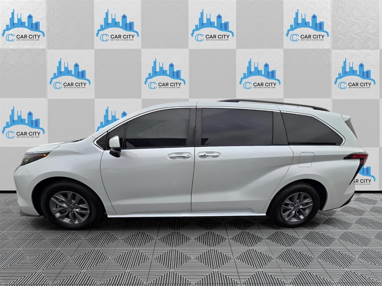 Toyota Sienna XLE 7-Passenger 2022