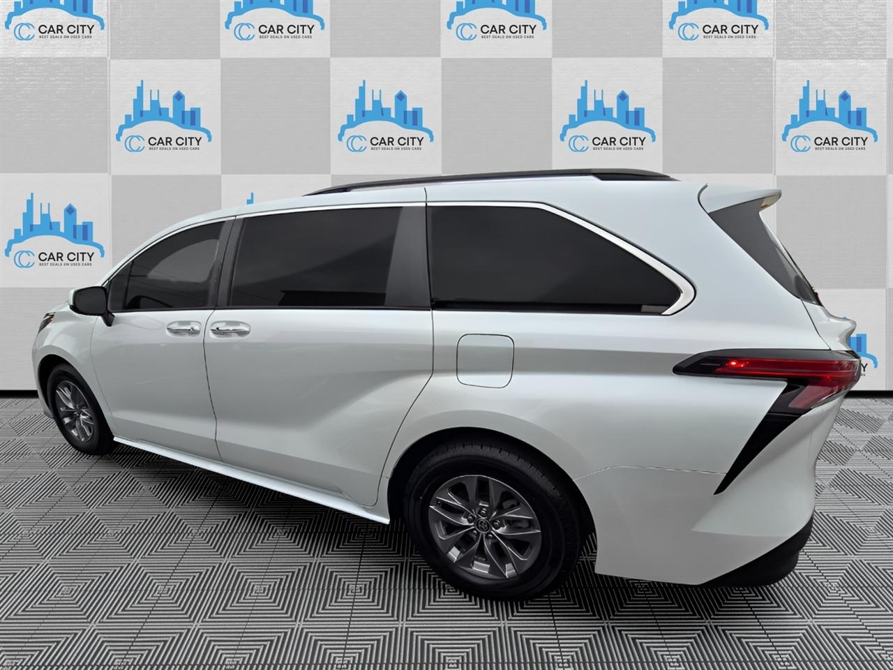 Toyota Sienna XLE 7-Passenger 2022